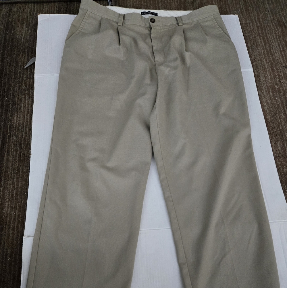 Dockers Men's Khaki Chinos